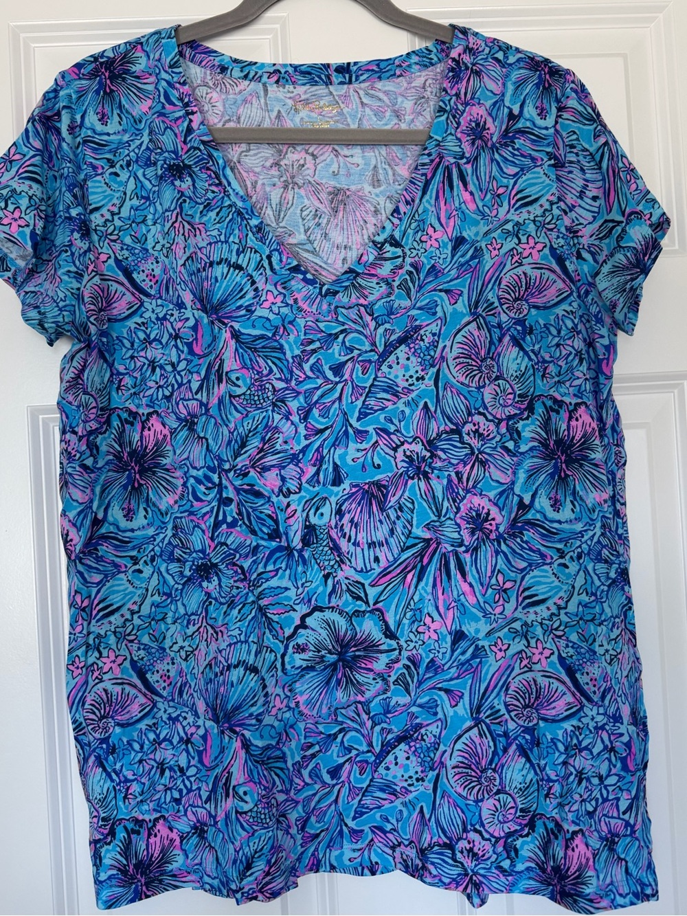 Lilly Pulitzer Meredith t-shirt size L Breakwater blue Shells N Bells